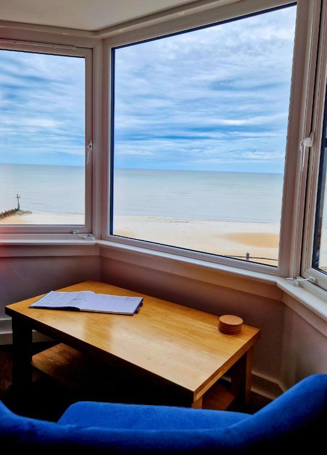 The Wave - 3 Bed Beach Front Home In Sheringham Dış mekan fotoğraf